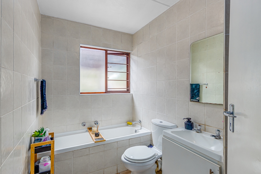 2 Bedroom Property for Sale in Sunninghill Gauteng