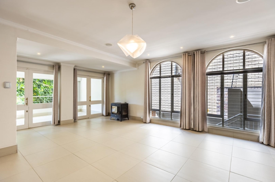 6 Bedroom Property for Sale in Waterkloof Ridge Gauteng