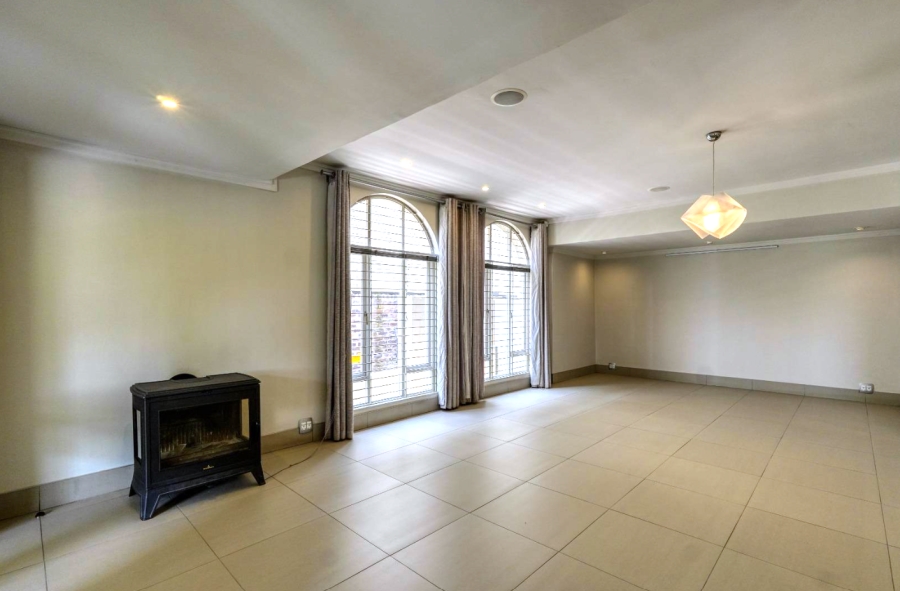 6 Bedroom Property for Sale in Waterkloof Ridge Gauteng