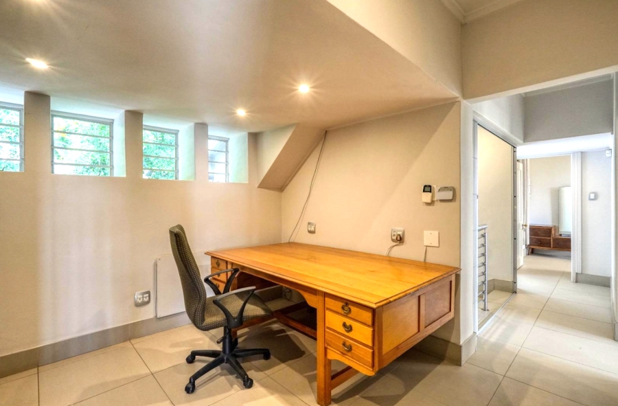 6 Bedroom Property for Sale in Waterkloof Ridge Gauteng