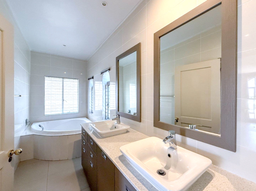 6 Bedroom Property for Sale in Waterkloof Ridge Gauteng