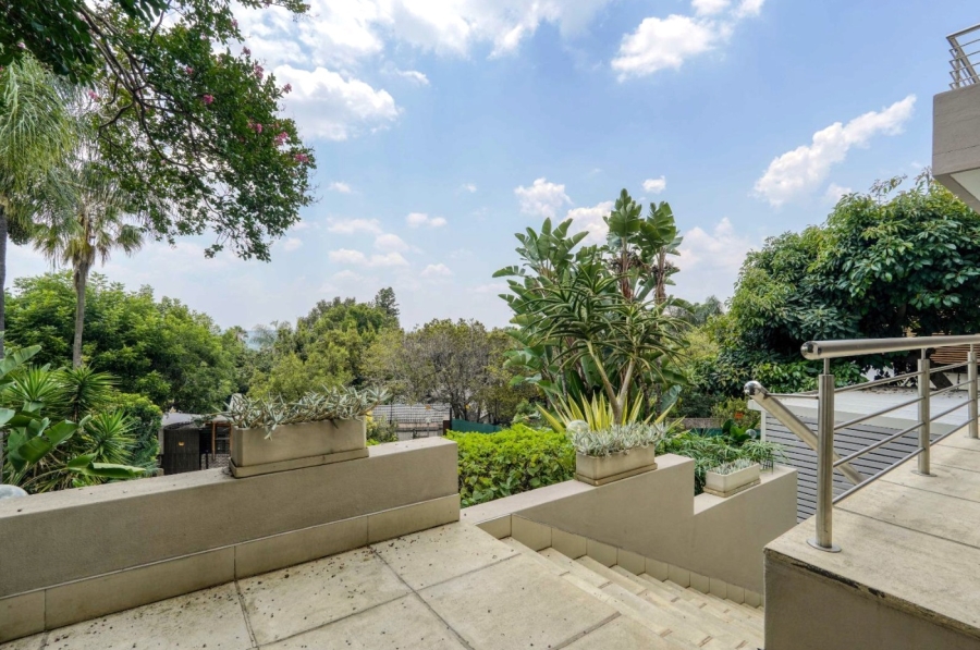 6 Bedroom Property for Sale in Waterkloof Ridge Gauteng