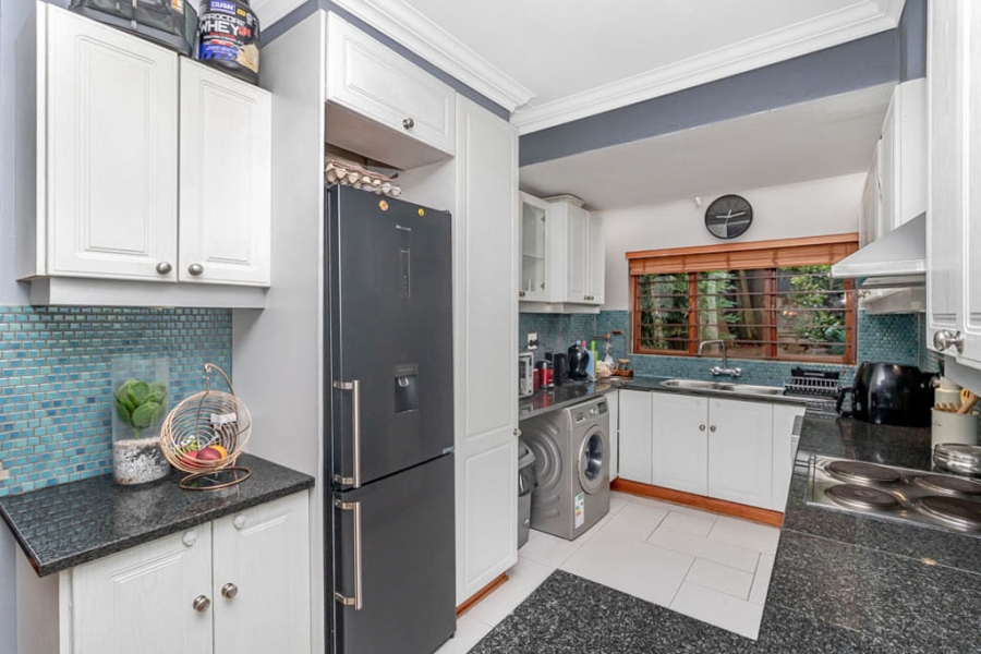 To Let 3 Bedroom Property for Rent in Melville Gauteng