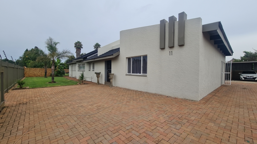 4 Bedroom Property for Sale in Kenleaf Gauteng