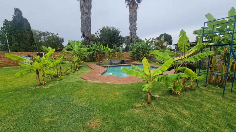 4 Bedroom Property for Sale in Kenleaf Gauteng