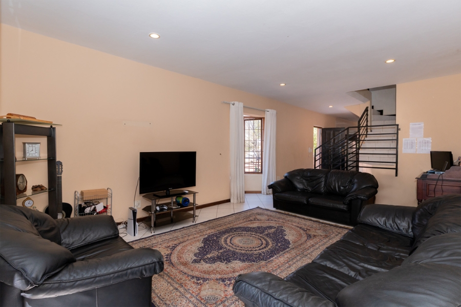 2 Bedroom Property for Sale in Buurendal Gauteng