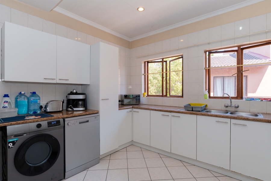 2 Bedroom Property for Sale in Buurendal Gauteng