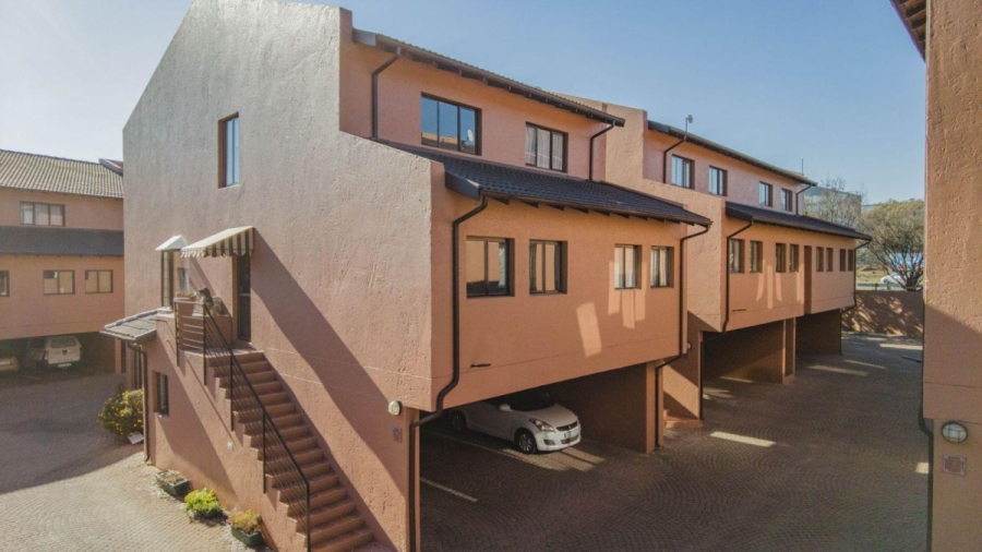 2 Bedroom Property for Sale in Buurendal Gauteng