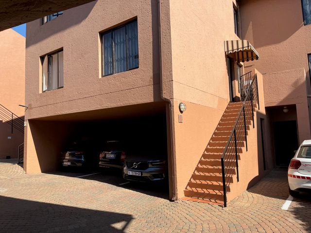 2 Bedroom Property for Sale in Buurendal Gauteng