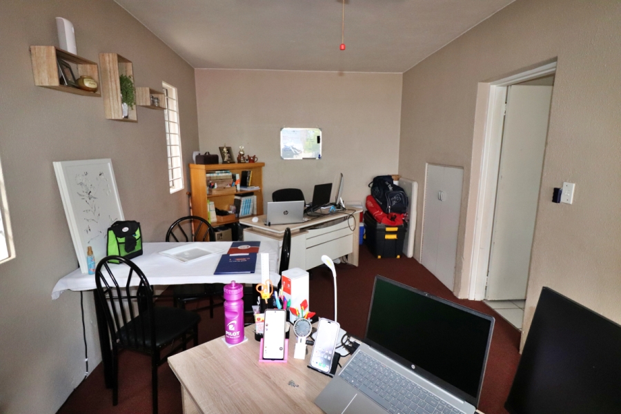 3 Bedroom Property for Sale in Buurendal Gauteng