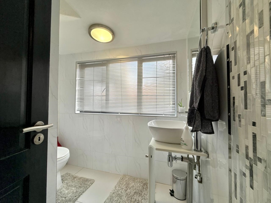 4 Bedroom Property for Sale in Amberfield Gauteng