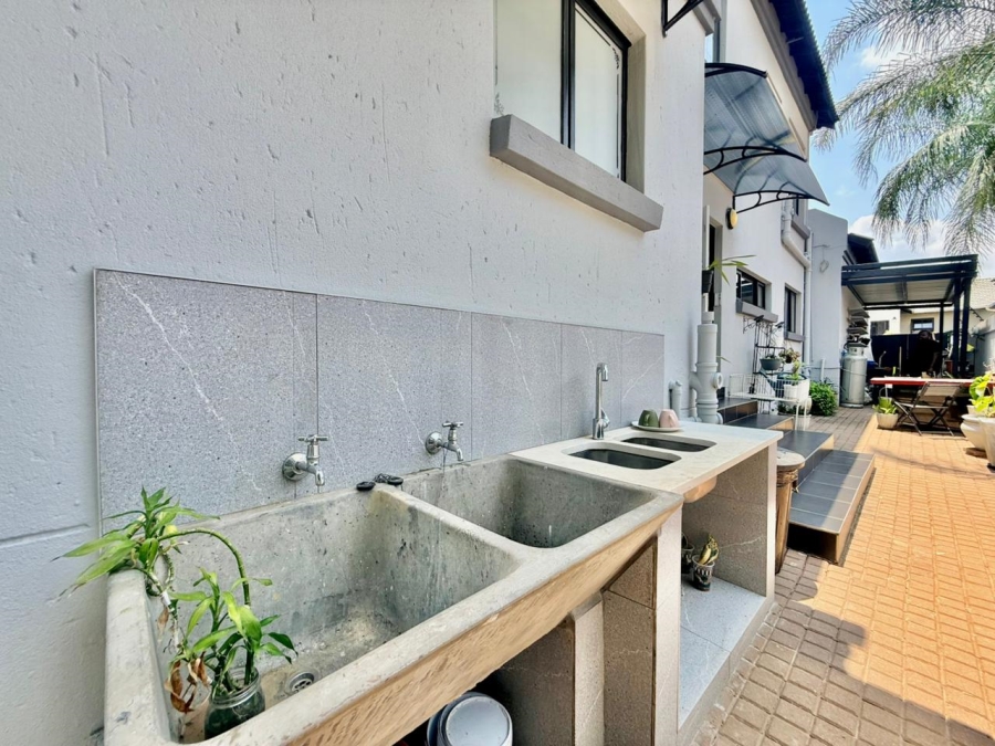 4 Bedroom Property for Sale in Amberfield Gauteng