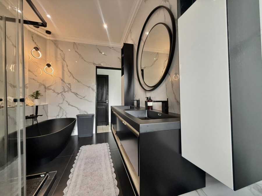 4 Bedroom Property for Sale in Amberfield Gauteng