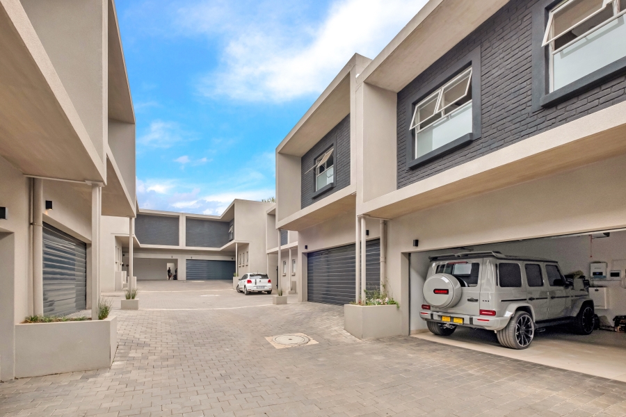 4 Bedroom Property for Sale in Morningside Manor Gauteng