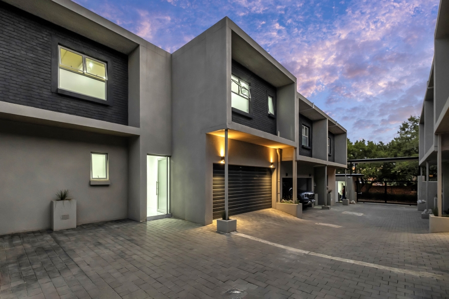 4 Bedroom Property for Sale in Morningside Manor Gauteng