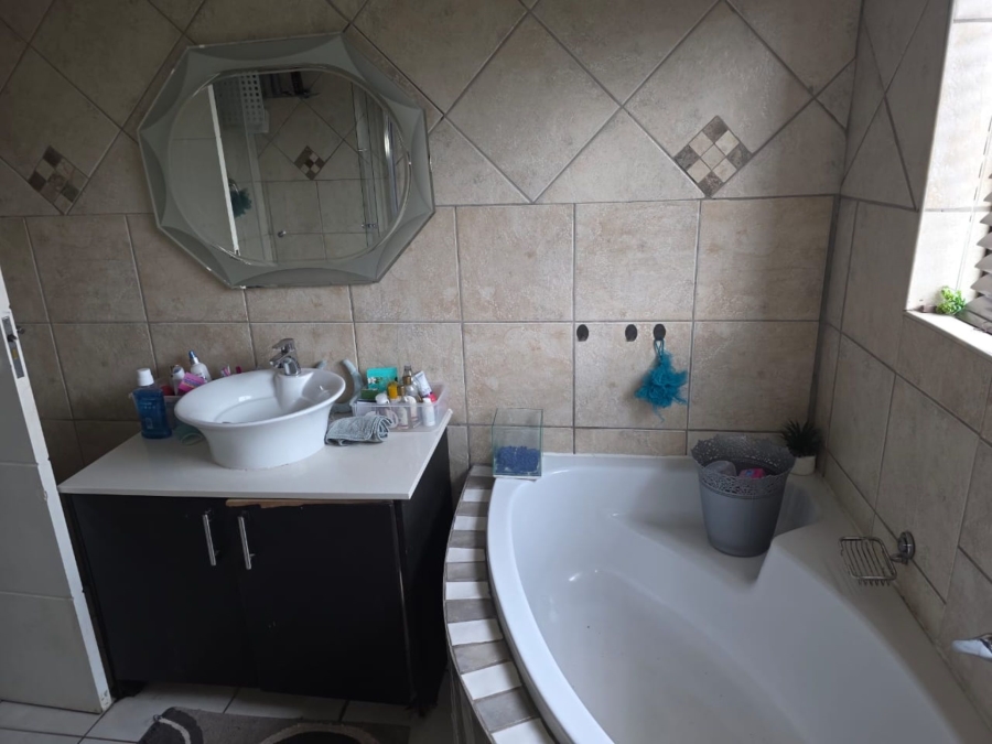 4 Bedroom Property for Sale in Zambezi Country Estate Gauteng