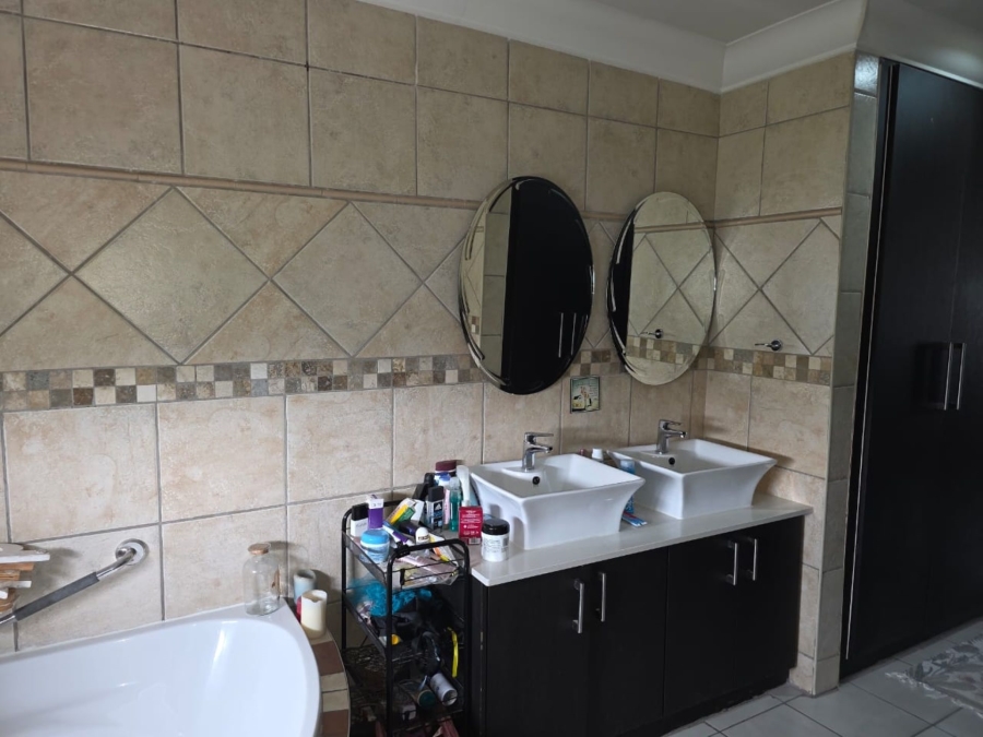 4 Bedroom Property for Sale in Zambezi Country Estate Gauteng