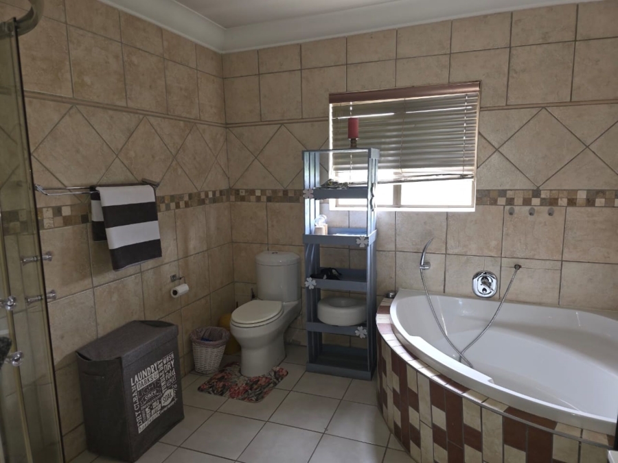 4 Bedroom Property for Sale in Zambezi Country Estate Gauteng