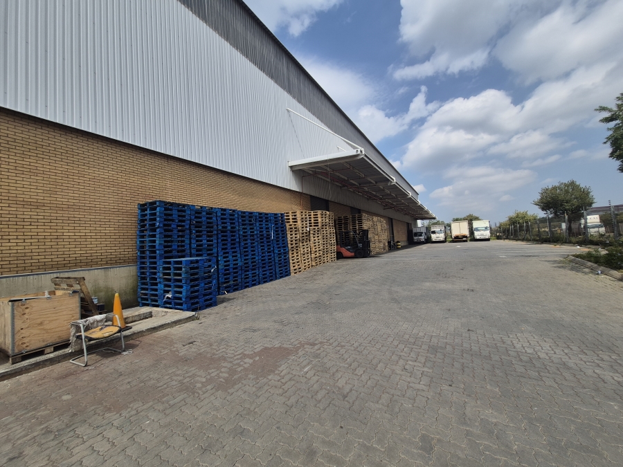 To Let commercial Property for Rent in Gosforth Park Gauteng