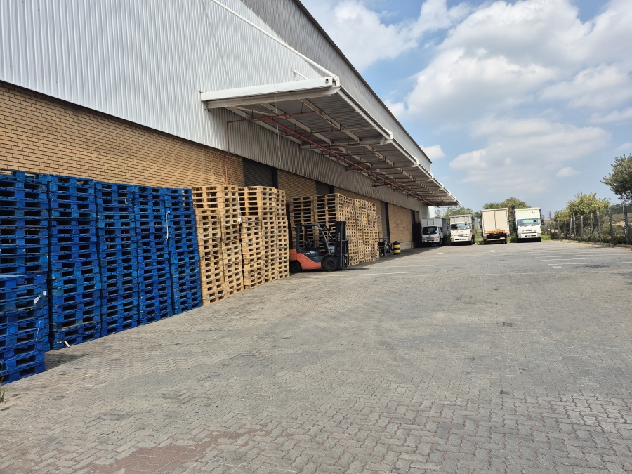 To Let commercial Property for Rent in Gosforth Park Gauteng