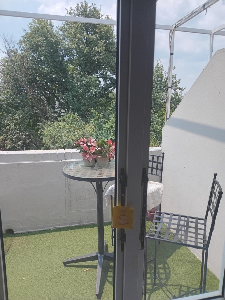 To Let 2 Bedroom Property for Rent in Illovo Gauteng