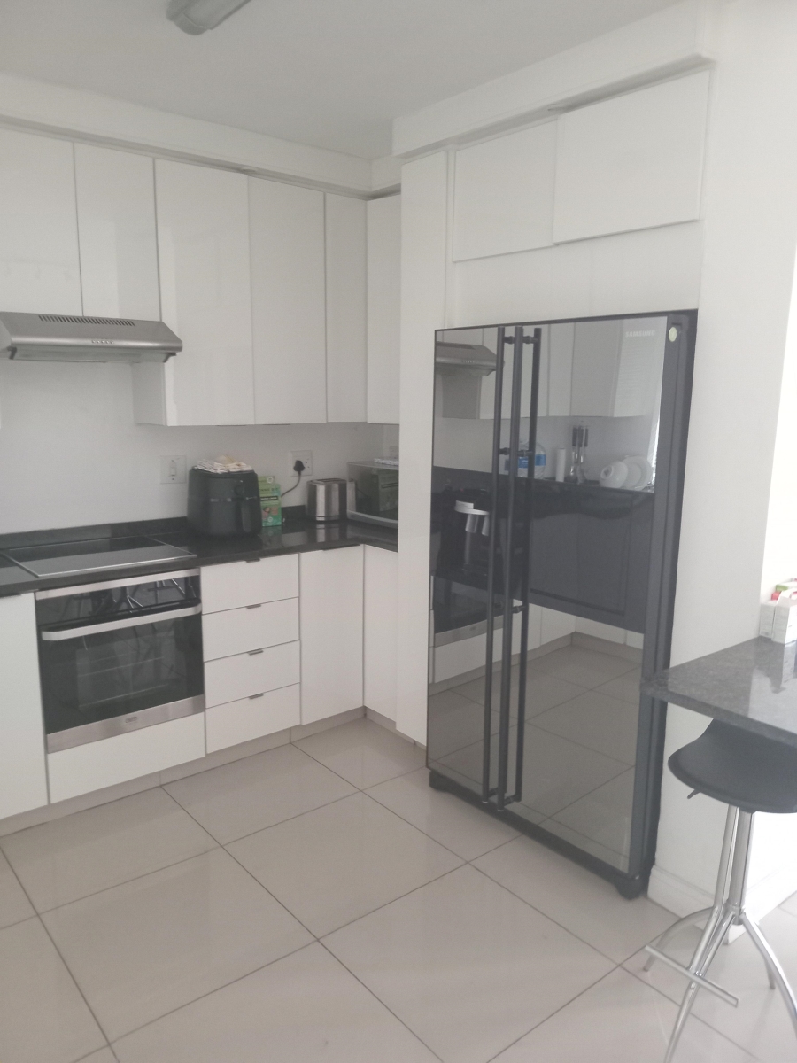 To Let 2 Bedroom Property for Rent in Illovo Gauteng