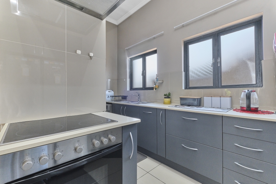 To Let 3 Bedroom Property for Rent in Barbeque Downs Gauteng