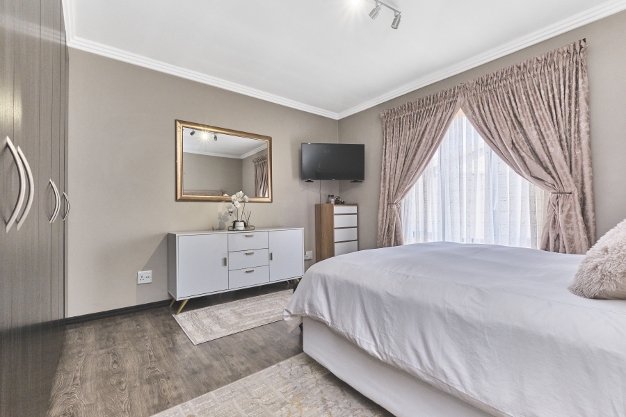 To Let 3 Bedroom Property for Rent in Barbeque Downs Gauteng