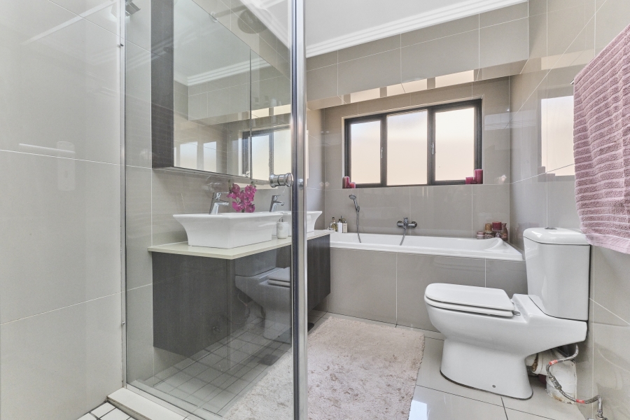 To Let 3 Bedroom Property for Rent in Barbeque Downs Gauteng