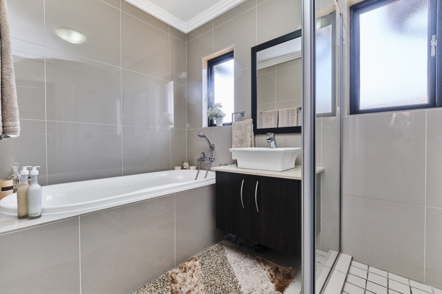 To Let 3 Bedroom Property for Rent in Barbeque Downs Gauteng