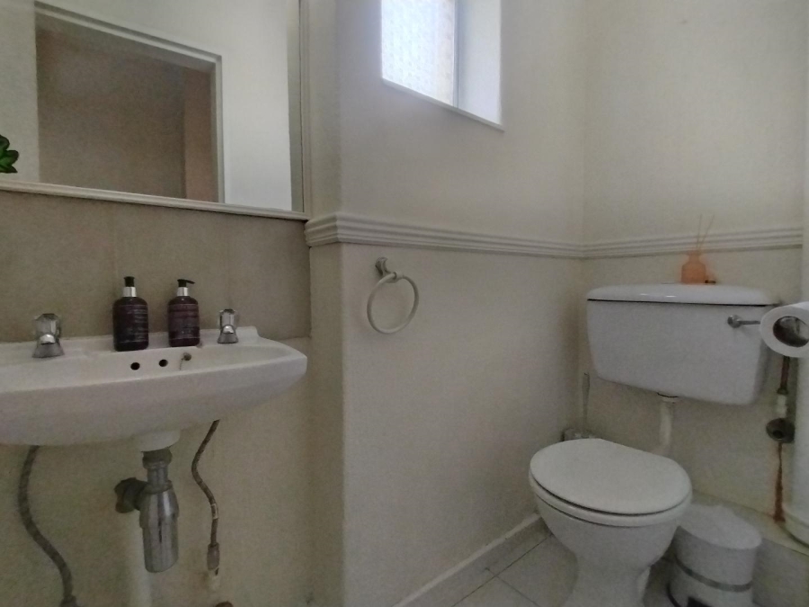 To Let 2 Bedroom Property for Rent in River Club Gauteng