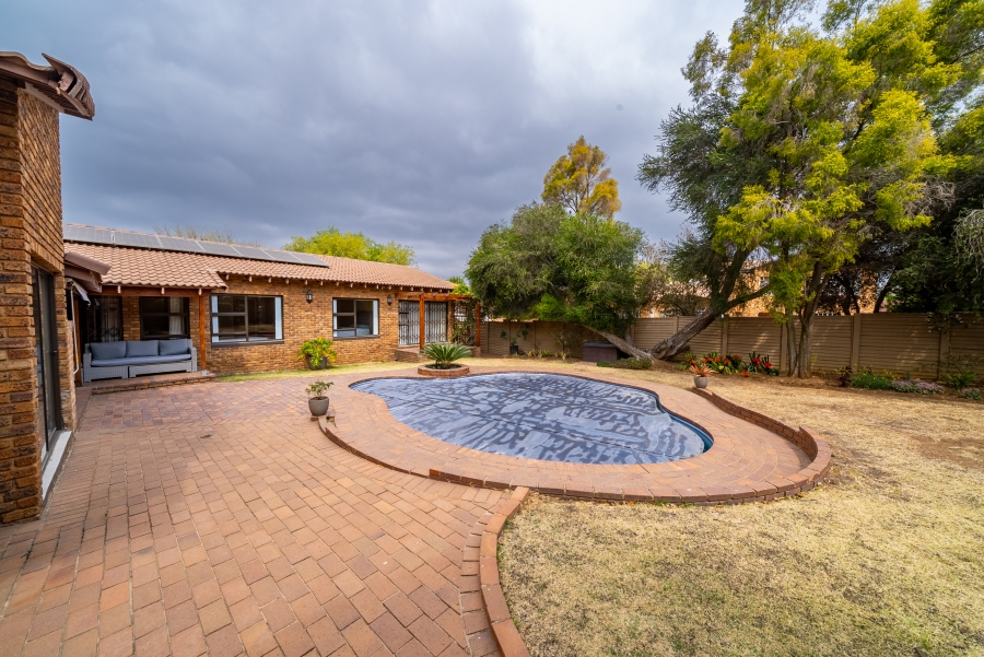 4 Bedroom Property for Sale in Bassonia Gauteng