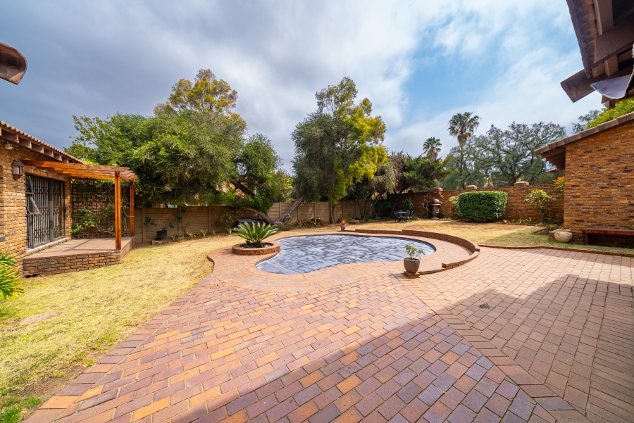 4 Bedroom Property for Sale in Bassonia Gauteng