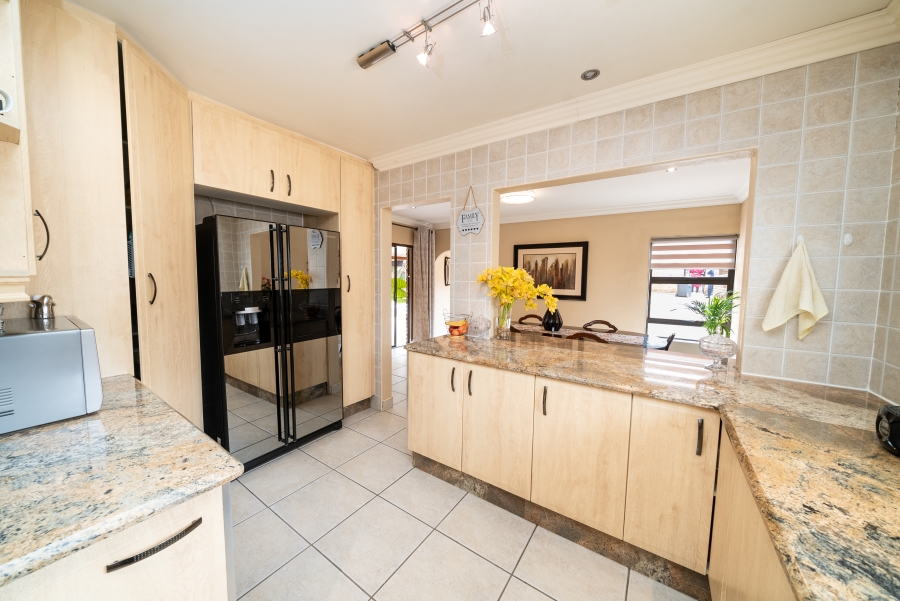 4 Bedroom Property for Sale in Bassonia Gauteng