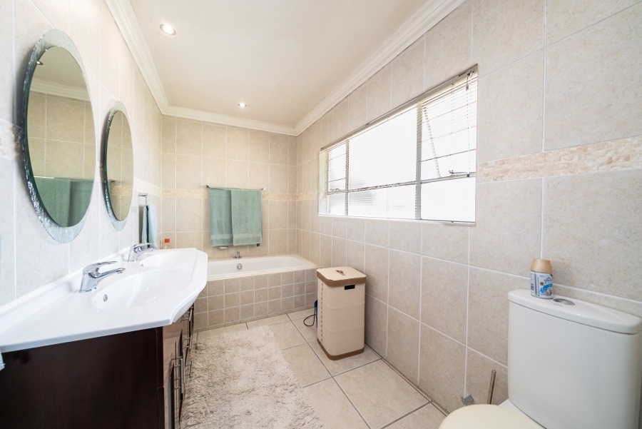 4 Bedroom Property for Sale in Bassonia Gauteng