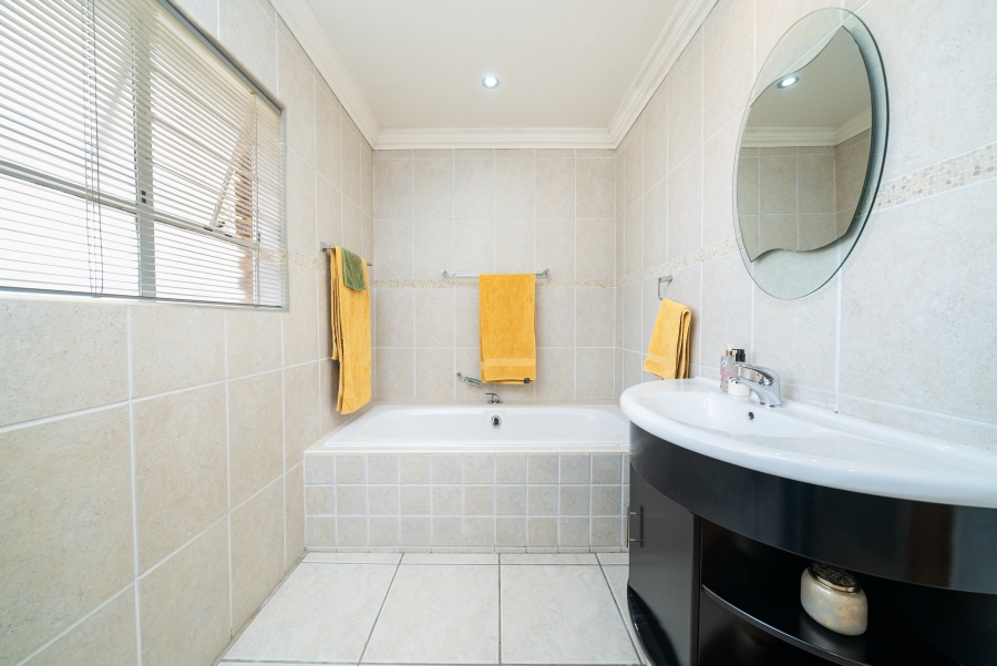 4 Bedroom Property for Sale in Bassonia Gauteng