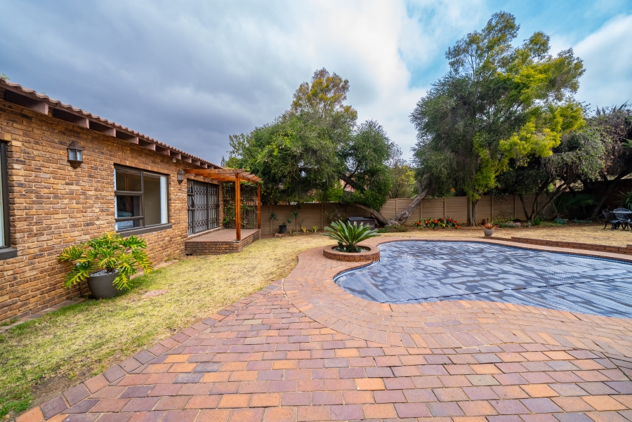 4 Bedroom Property for Sale in Bassonia Gauteng