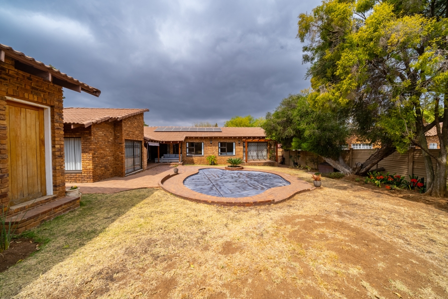 4 Bedroom Property for Sale in Bassonia Gauteng