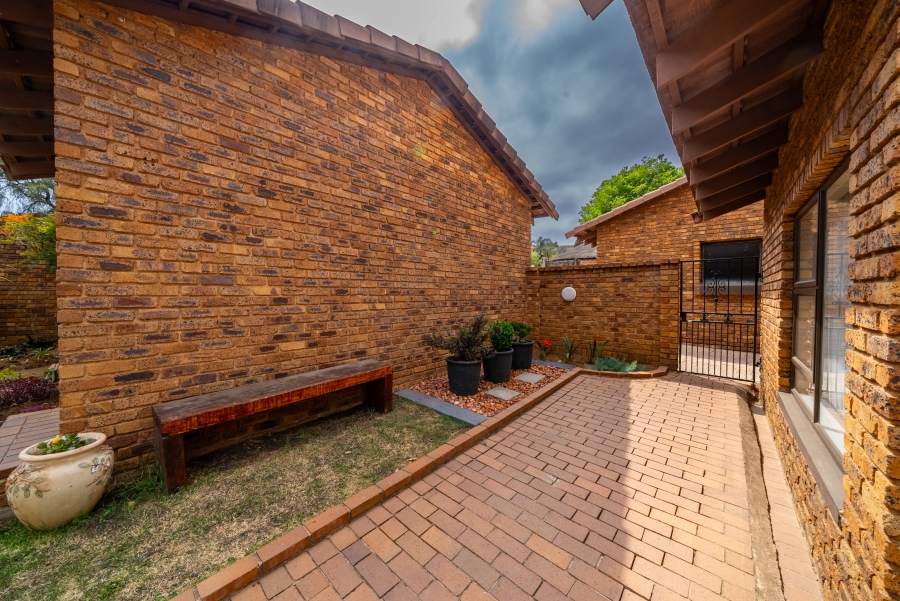 4 Bedroom Property for Sale in Bassonia Gauteng