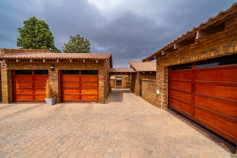 4 Bedroom Property for Sale in Bassonia Gauteng