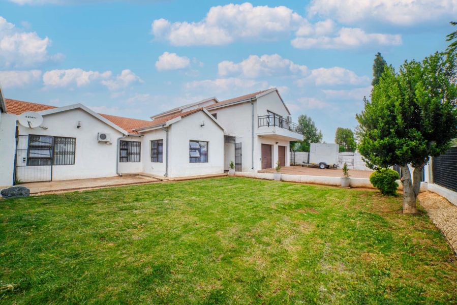 5 Bedroom Property for Sale in Noordwyk Gauteng