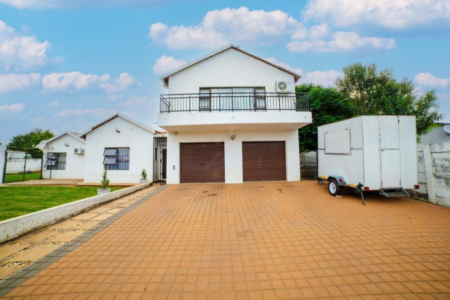 5 Bedroom Property for Sale in Noordwyk Gauteng