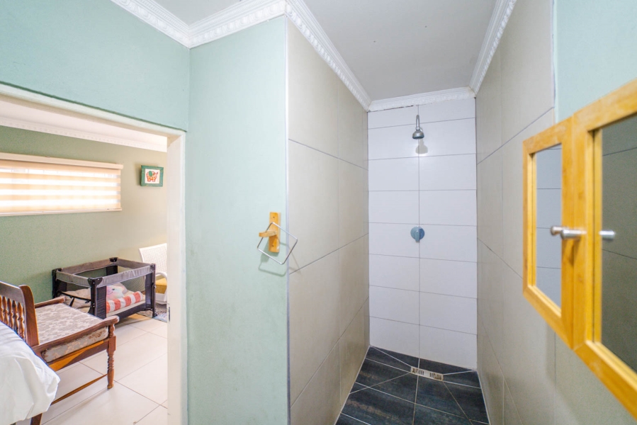 5 Bedroom Property for Sale in Noordwyk Gauteng