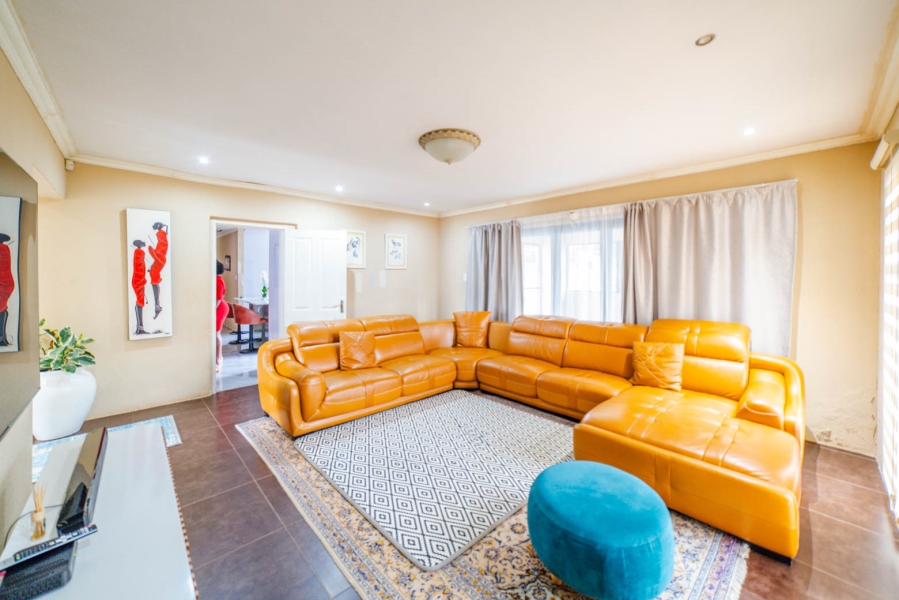 5 Bedroom Property for Sale in Noordwyk Gauteng