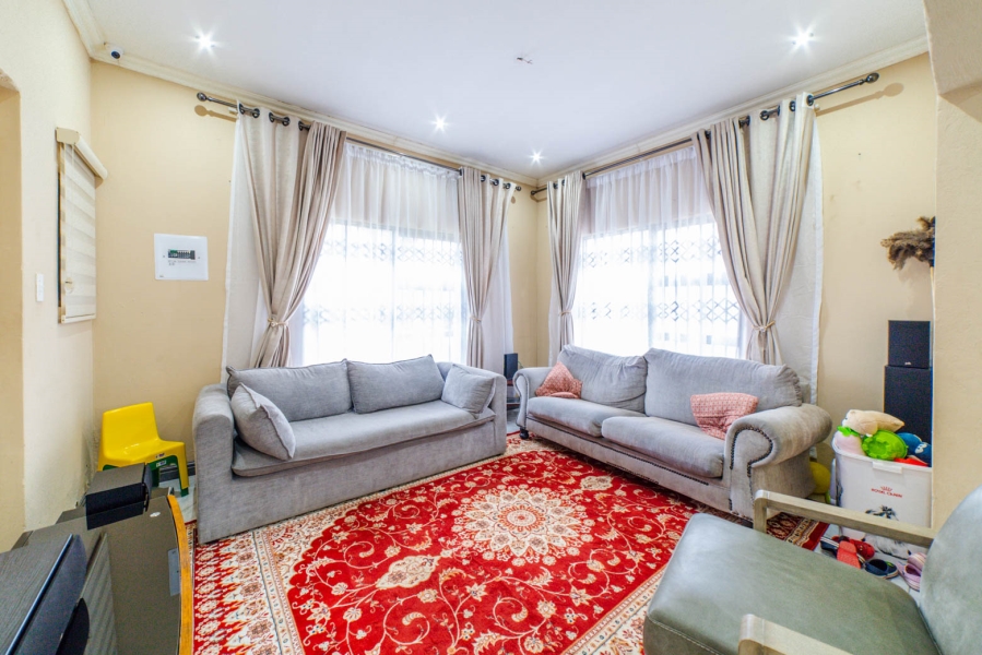 5 Bedroom Property for Sale in Noordwyk Gauteng