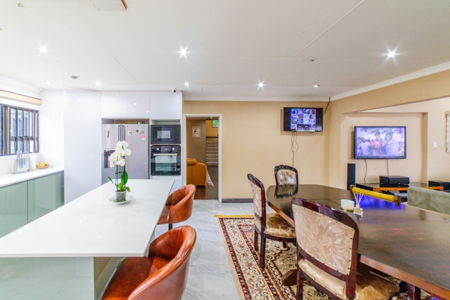 5 Bedroom Property for Sale in Noordwyk Gauteng