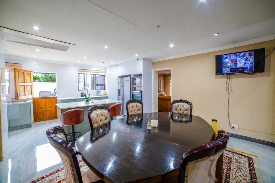 5 Bedroom Property for Sale in Noordwyk Gauteng