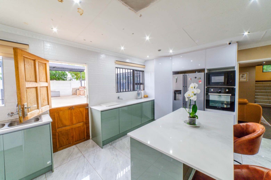 5 Bedroom Property for Sale in Noordwyk Gauteng