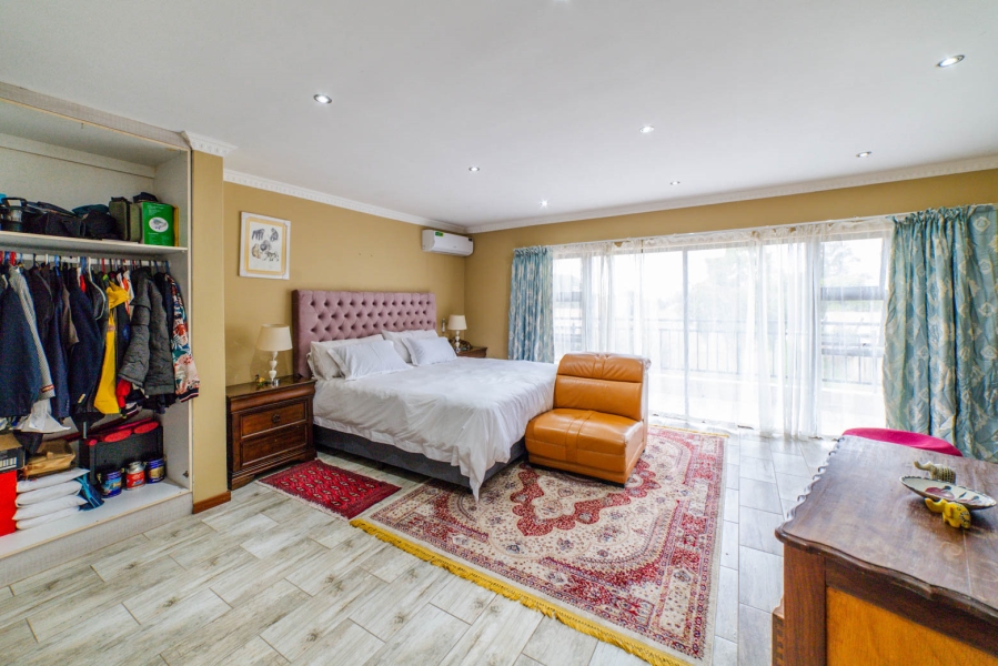 5 Bedroom Property for Sale in Noordwyk Gauteng