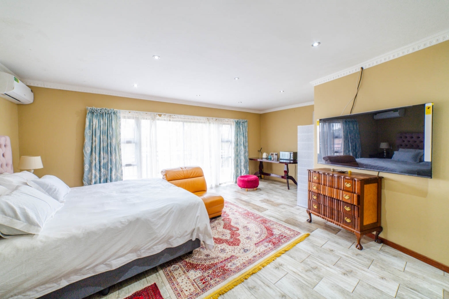 5 Bedroom Property for Sale in Noordwyk Gauteng